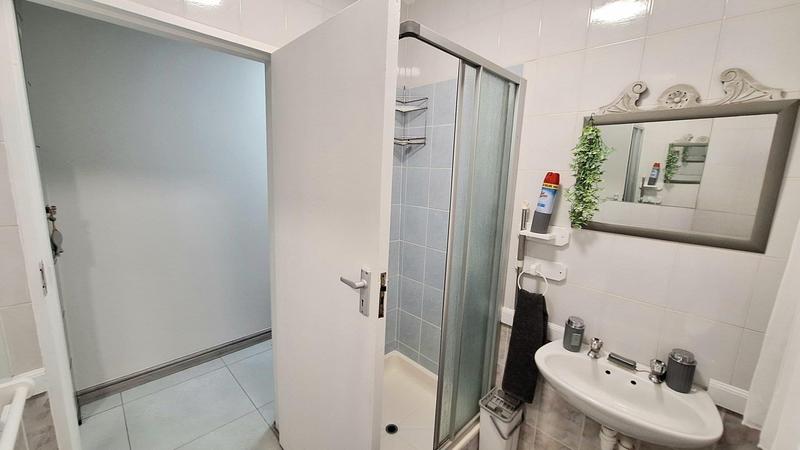 5 Bedroom Property for Sale in Reebok Western Cape